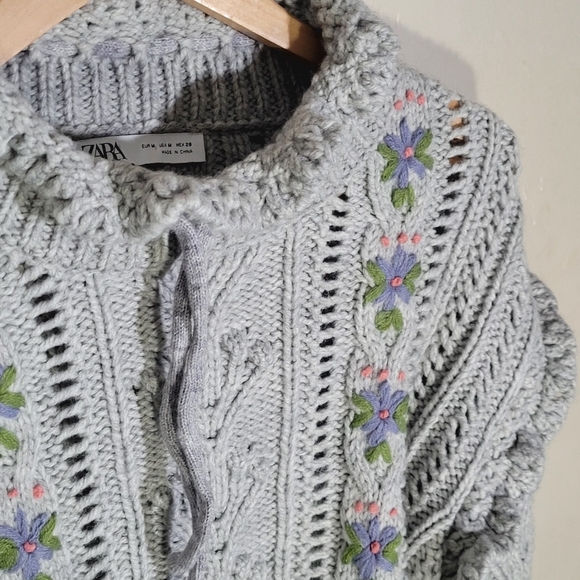Zara Gray Knit Sweater with Floral Accents - Picture 4 of 6